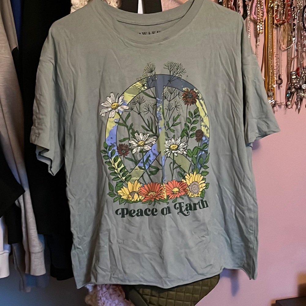 Light green T-shirt
